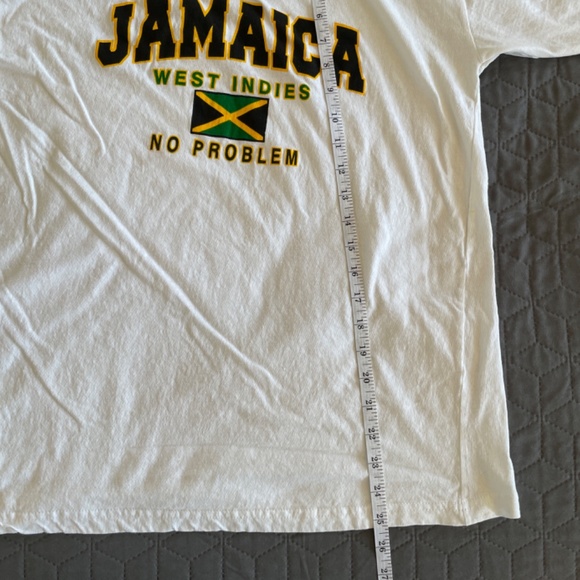 T-Shirt Men's  JAMAICA  size L ( IT SAYS L ON THE T-SHRT BUT FITS MOR LIKE A M ) - Picture 6 of 6